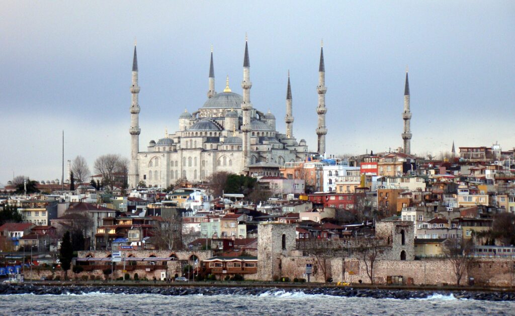 Ανάλυση Bloomberg: Γιατί η Τουρκία φαίνεται πιο μόνη από ποτέ - Media