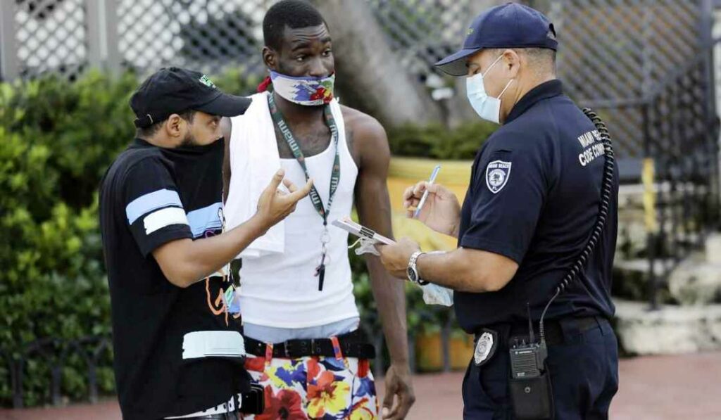 Κορωνοϊός: Μικρή «ανάσα» με μείωση ημερήσιων θανάτων και κρουσμάτων στις ΗΠΑ - Media