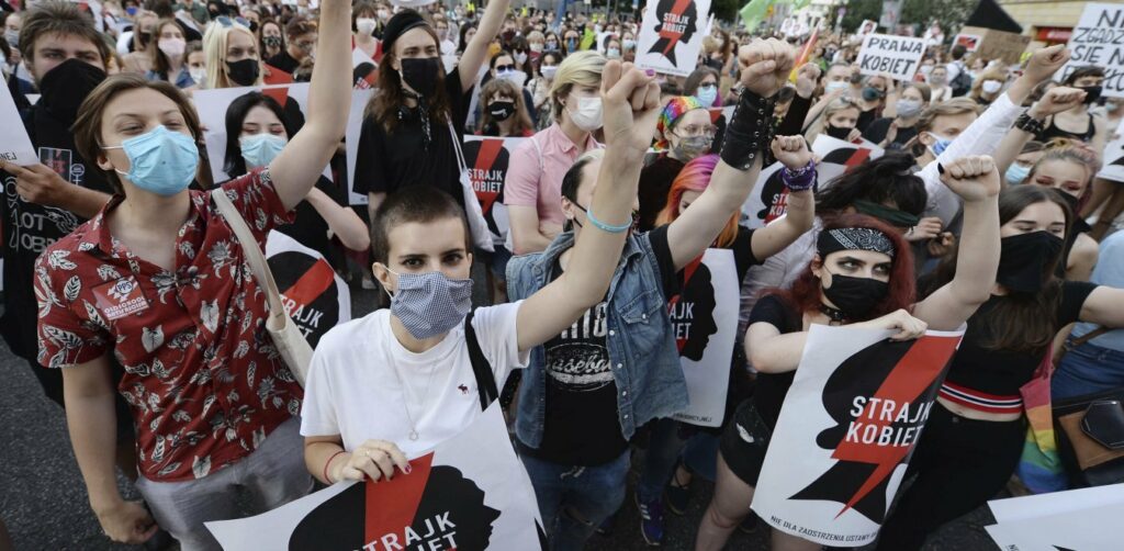 Πολωνία: Η χώρα θα αποχωρήσει από την ευρωπαϊκή σύμβαση κατά της βίας εναντίον των γυναικών - Media