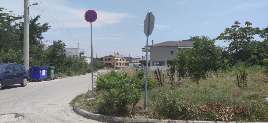 Σέρρες: Βρήκε χειροβομβίδα του Β’ Παγκοσμίου Πολέμου στην αυλή του (Photos/Video)  - Media