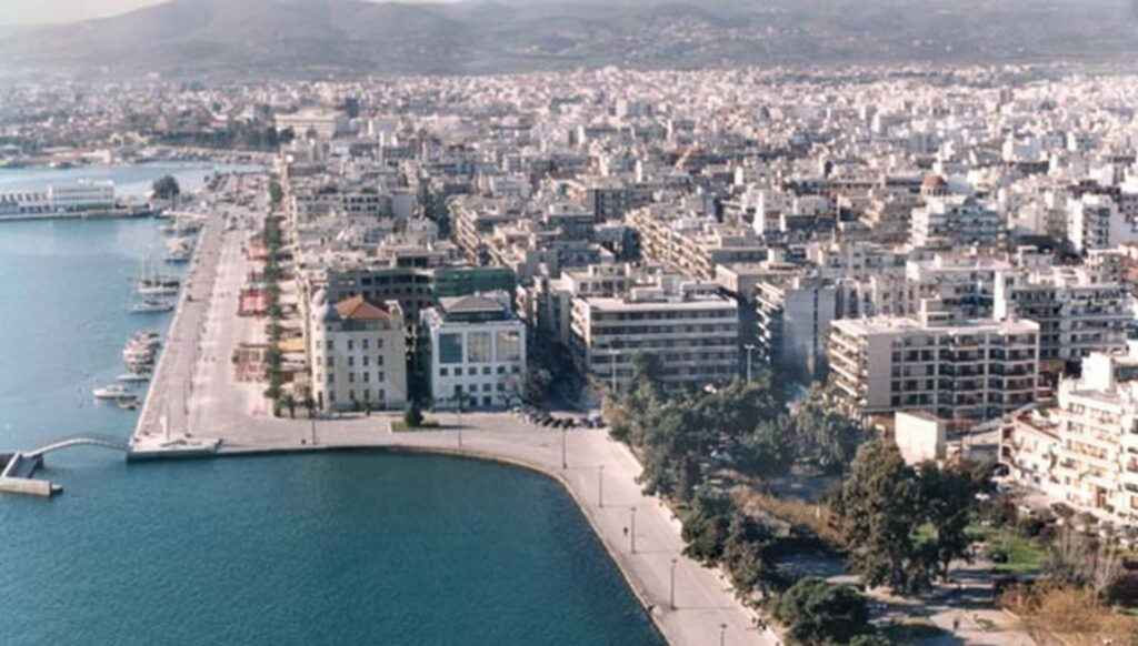 Αναστάτωση με άνδρα που φωτογράφιζε λουόμενους στον Βόλο - Media