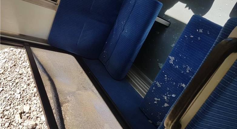 Αχαΐα: Βράχια έπεσαν πάνω στο τρένο και τραυμάτισαν επιβάτες (Photos) - Media
