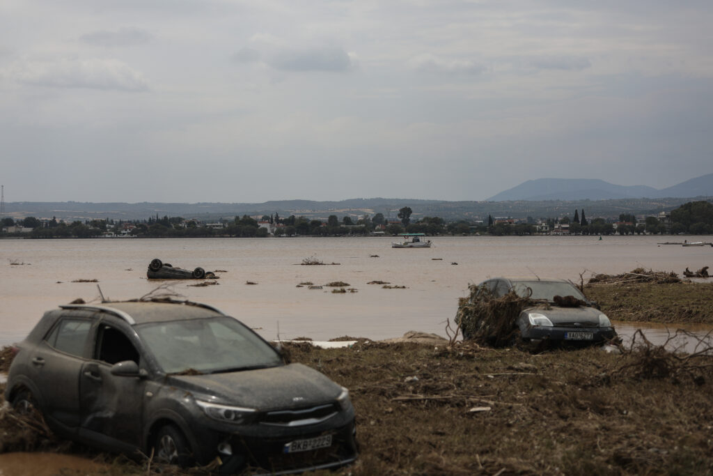 Λάσπες, μπάζα και καταστροφή: Φωτογραφίες από την περιοχή της Εύβοιας που ισοπέδωσε η πλημμύρα (Photos) - Media Gallery 12