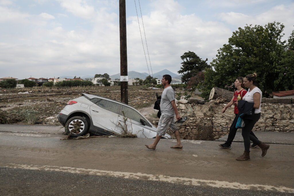 Λάσπες, μπάζα και καταστροφή: Φωτογραφίες από την περιοχή της Εύβοιας που ισοπέδωσε η πλημμύρα (Photos) - Media Gallery 18