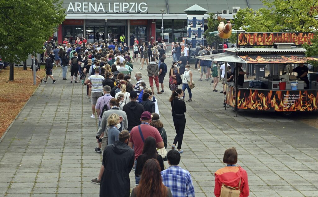 Κορωνοϊός: Απίστευτο μεγα-πείραμα στη Λειψία – Τέσσερις χιλιάδες νέοι θα συμμετάσχουν σε συναυλία! - Media