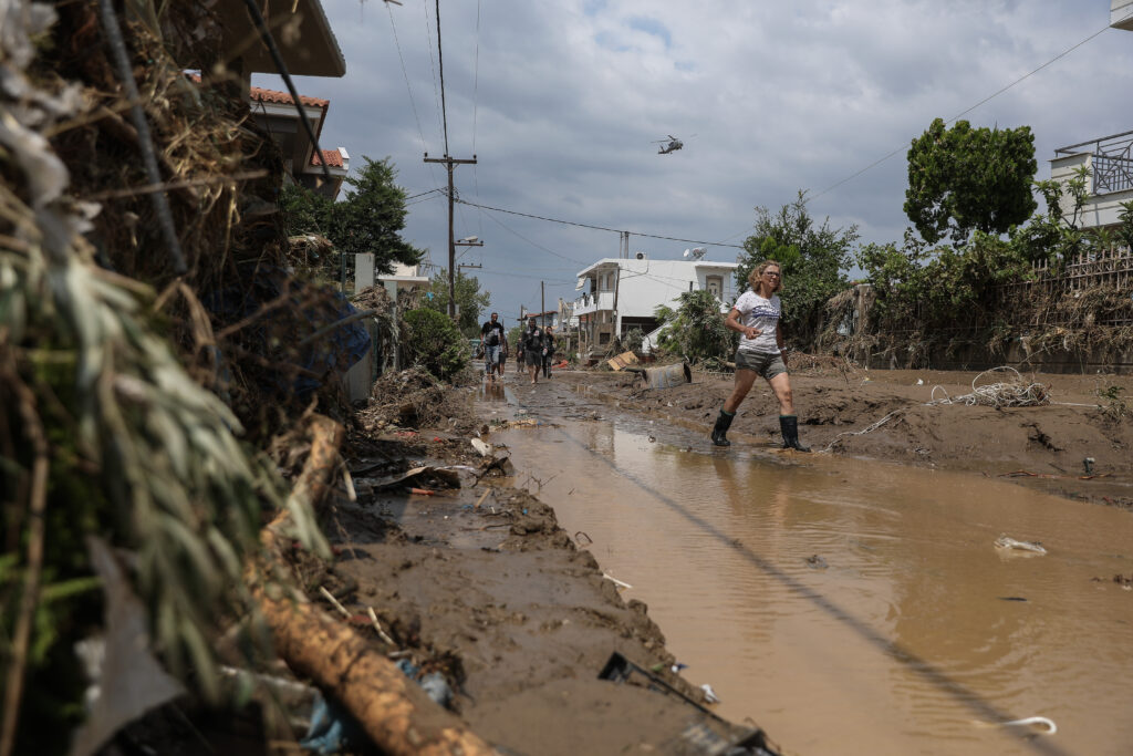 Λάσπες, μπάζα και καταστροφή: Φωτογραφίες από την περιοχή της Εύβοιας που ισοπέδωσε η πλημμύρα (Photos) - Media Gallery 20