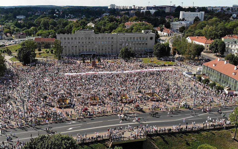 Λευκορωσία: Μαχητικά αεροσκάφη και στρατό στα σύνορα στέλνει ο Λουκασένκο - Media