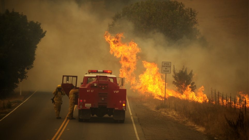 Καλιφόρνια: Τουλάχιστον έξι νεκροί από τις πυρκαγιές - Media