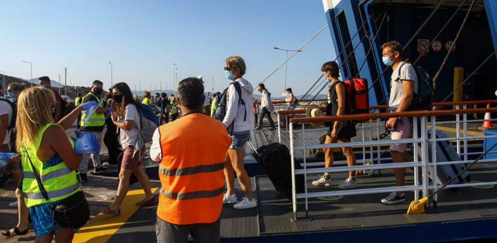 Κορωνοϊός: Χωρίς τεστ σήμερα η επιστροφή των ταξιδιωτών στα λιμάνια - Media