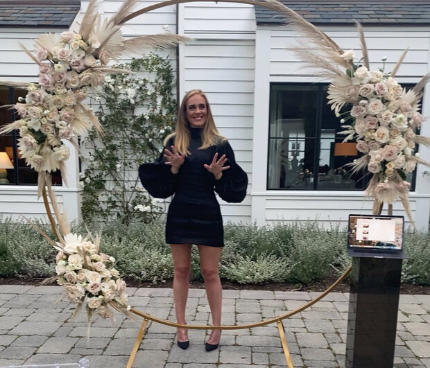 Η Αντέλ με μπικίνι «έριξε» το Instagram (Photo) - Media