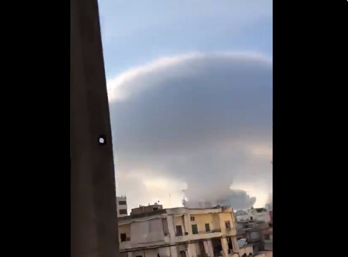 Απόλυτος τρόμος: Τεράστια έκρηξη με «μανιτάρι» στη Βηρυττό (Videos) - Media
