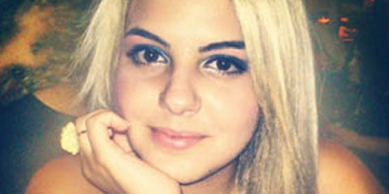 Η Ασπασία από το Άργος έκανε το πρώτο της μπάνιο 7 χρόνια μετά τη δολοφονική επίθεση από τον πατέρα της - Media