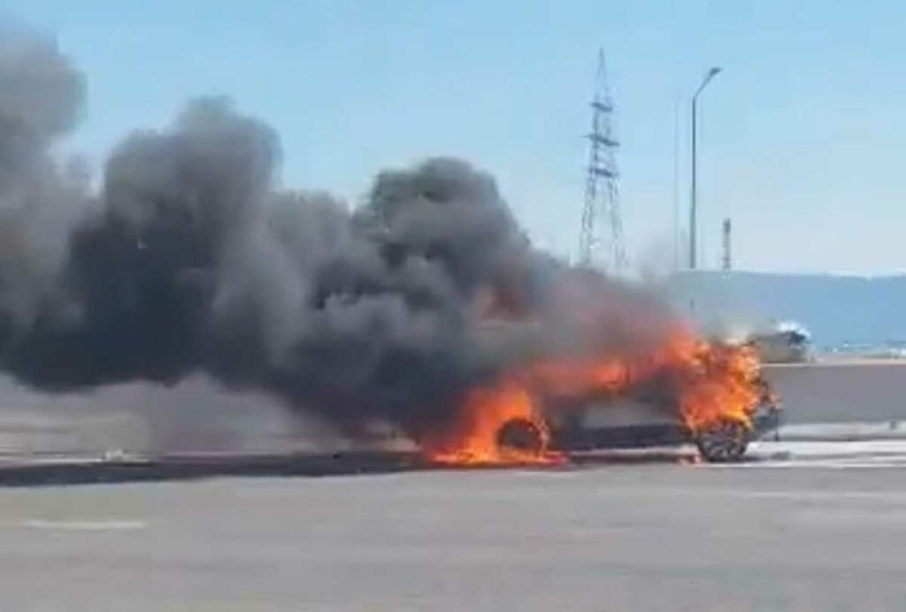 Αυτοκίνητο καίγεται στην Εθνική οδό Αθηνών – Κορίνθου - Media