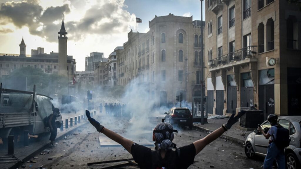 Δεύτερη νύχτα οργής στη Βηρυτό - Σφοδρές οδομαχίες μεταξύ διαδηλωτών και αστυνομίας - Media