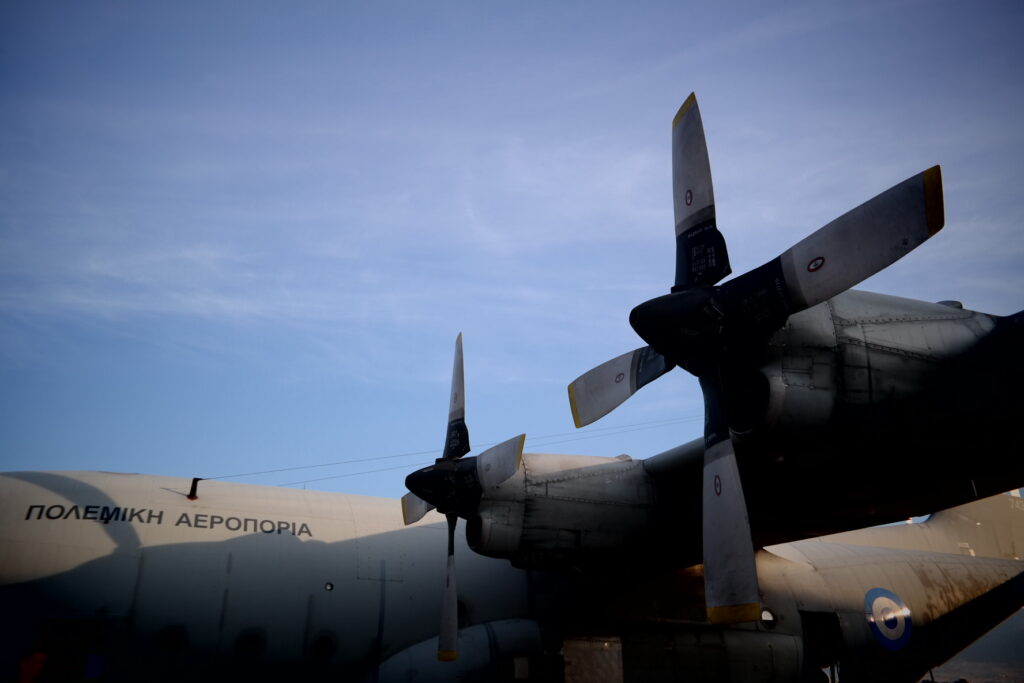Βηρυτός: Αναχωρεί από Ελλάδα C-130 για Βηρυτό - Μεταφέρει 12μελές κλιμάκιο της ΕΜΑΚ - Media