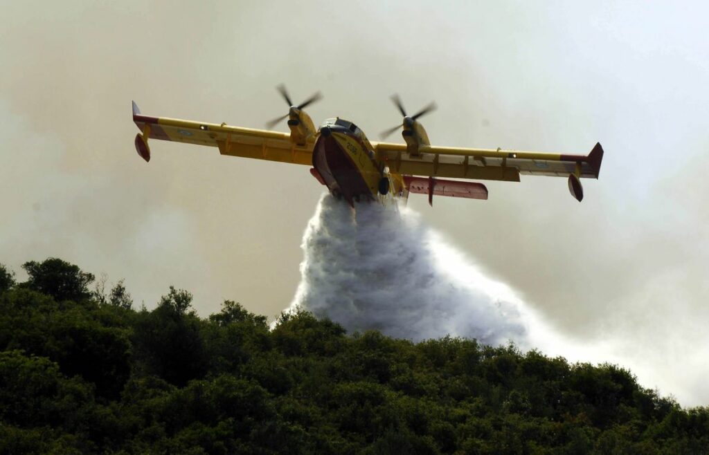 Συναγερμός στην Πυροσβεστική - Φωτιά στην Αίγινα - Media