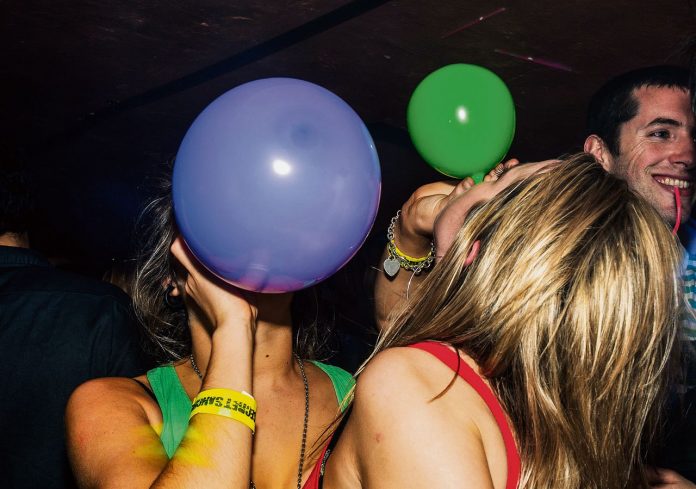 Κρήτη: «Βγήκαν τα γέλια ξινά» – Νέες συλλήψεις για συσκευασίες με αέριο γέλιου - Media