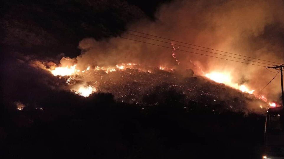 Συναγερμός στην Πυροσβεστική για πυρκαγιά στο Γαλαξίδι - Media