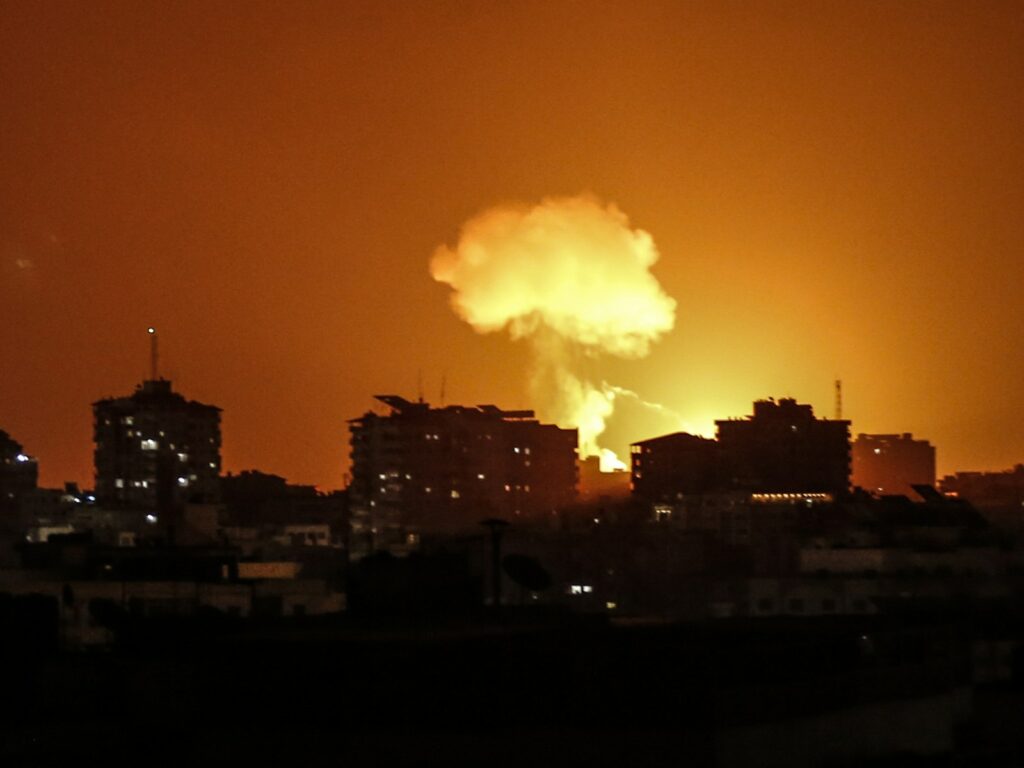 Μετά τη Λωρίδα της Γάζας ισραηλινά αεροσκάφη βομβάρδισαν και τον Λίβανο                 - Media
