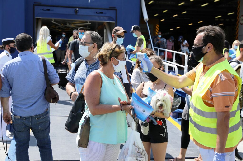 Κορωνοϊός: Έντονος προβληματισμός για τα κρούσματα σε γηροκομεία και υγειονομικούς - Media