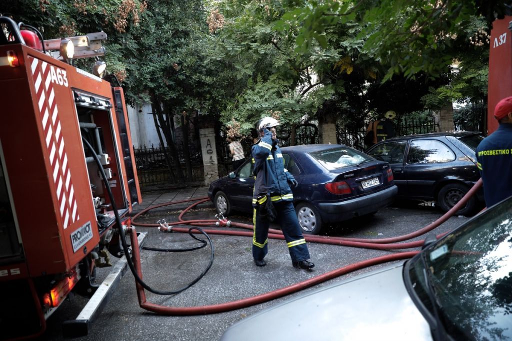 Τραγωδία στην Κυψέλη: Δύο νεκροί και τρεις πυροσβέστες τραυματίες από φωτιά σε διαμέρισμα (Video/Photos) - Media