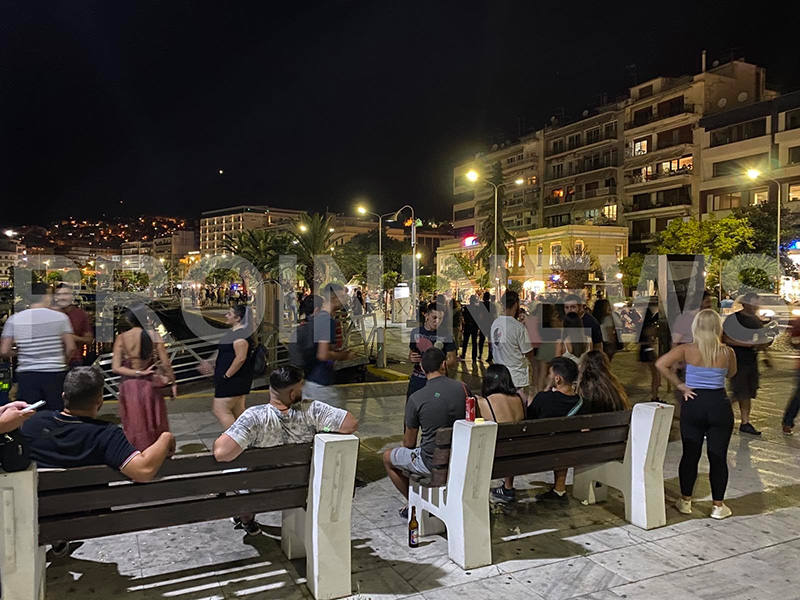 Κορωνοϊός-Καβάλα: Έφυγαν από τα μαγαζιά και κατέληξαν στις πλατείες (Photos) - Media