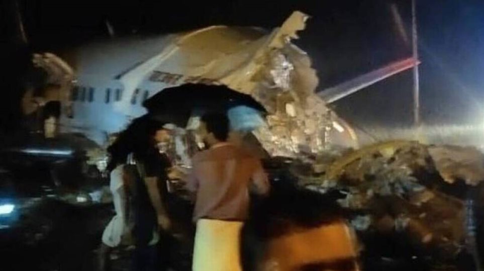Νεκροί και τραυματίες από τη συντριβή αεροσκάφους στην Ινδία (Video) - Media