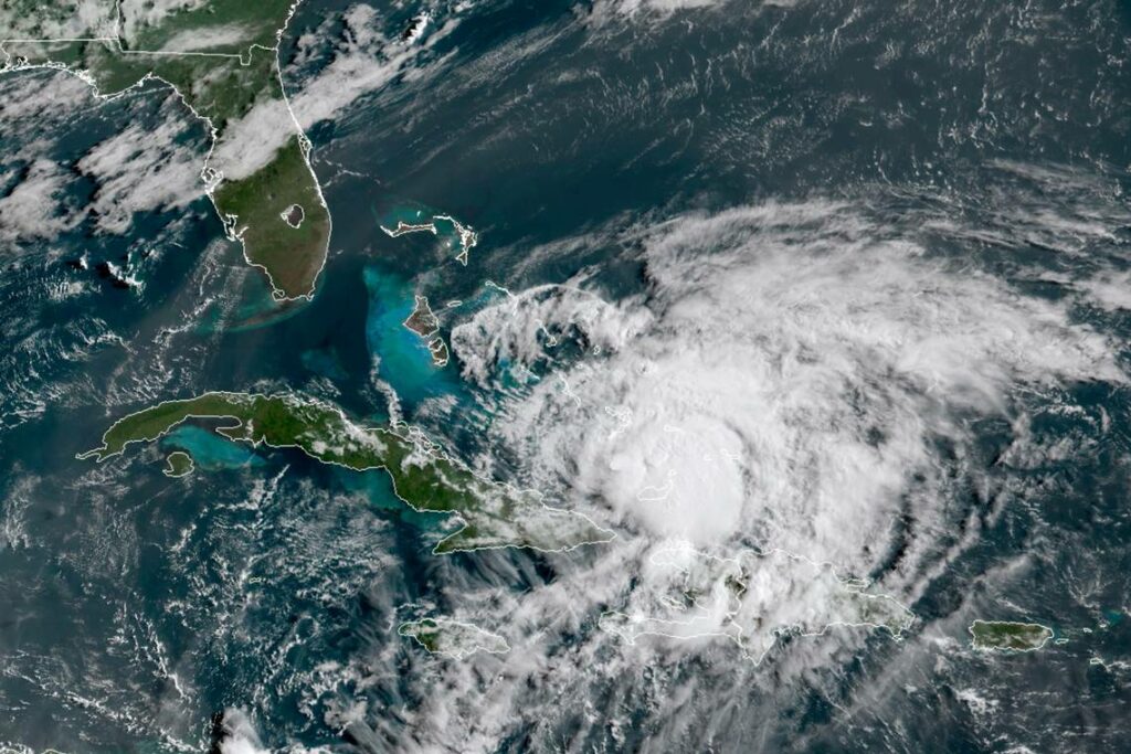 ΗΠΑ: Ο τυφώνας Ησαΐας έφθασε στη Βόρεια Καρολίνα με ριπές ανέμων 140 χλμ/ώρα (Videos) - Media