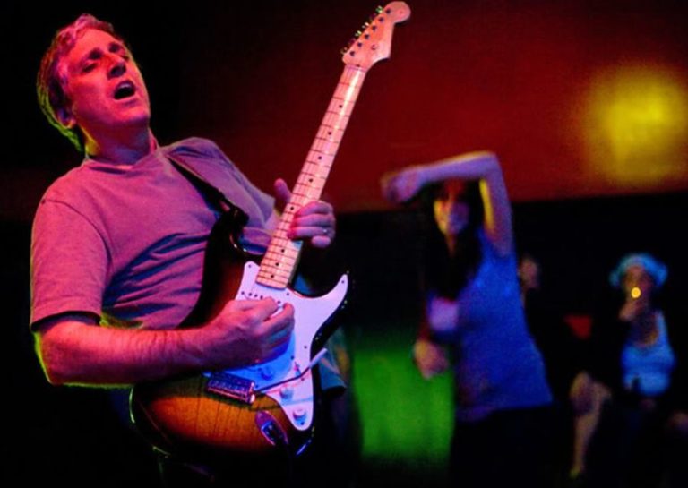 Πέθανε ο πρώην κιθαρίστας των Red Hot Chili Peppers, Τζακ Σέρμαν - Media