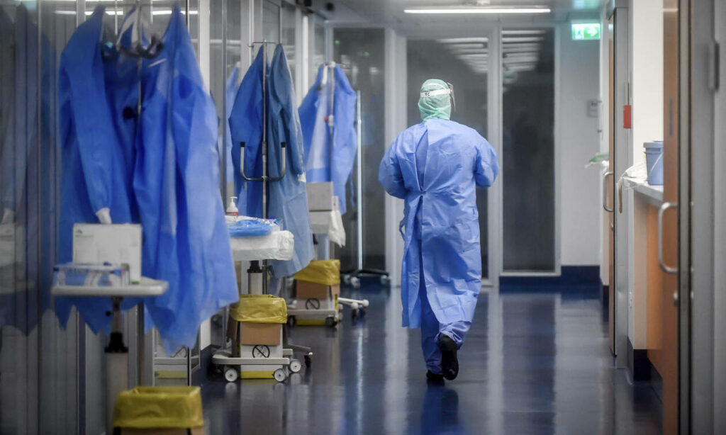 Κρούσματα κορωνοϊού: Προβληματίζει η μεγάλη διασπορά - 51 νέες νοσηλείες σε λίγες ώρες - Media