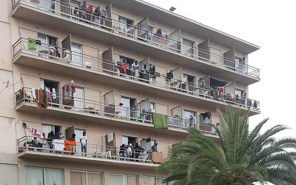 Εως το τέλος του έτους θα κλείσουν τα 67 ξενοδοχεία που λειτουργούν ως δομές φιλοξενίας αιτούντων άσυλο - Media