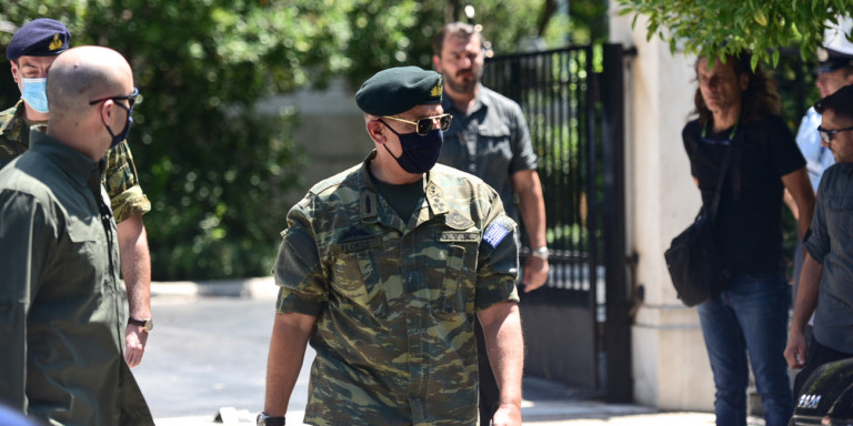 ΚΥΣΕΑ: Ο αρχηγός ΓΕΕΘΑ στο Μαξίμου με στολή παραλλαγής (Photos) - Media