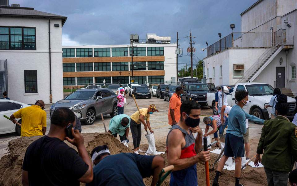 O κυκλώνας Λόρα προσεγγίζει την ακτογραμμή στις νότιες ΗΠΑ (Video) - Media