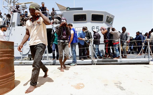 Λιβύη: 23 μετανάστες διασώθηκαν στη θάλασσα και οδηγήθηκαν πίσω στη χώρα - Media