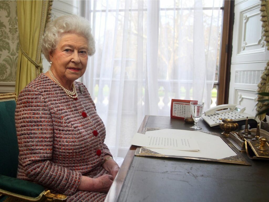 Η απόφαση της βασίλισσας Ελισάβετ που «τάραξε τα νερά» στη Βρετανία - Media
