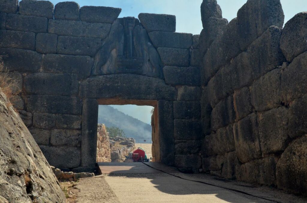 Στη Βουλή φέρνει ο ΣΥΡΙΖΑ τη φωτιά στις Μυκήνες - Media