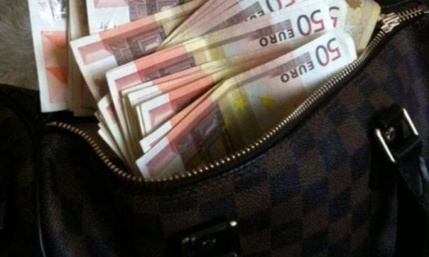 Μύκονος: Έκλεψαν τσαντάκι με 7.800 ευρώ – Τους «τσάκωσαν» στο αεροδρόμιο - Media