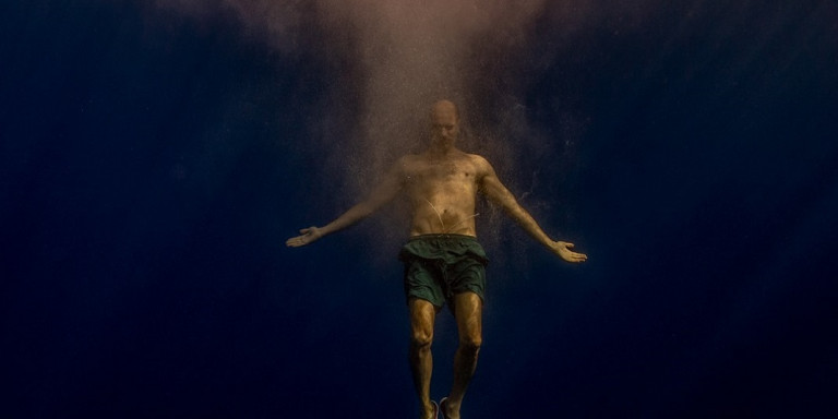 Prozac: Το συγκλονιστικό φωτογραφικό πρότζεκτ για το πώς είναι να ζεις με την κατάθλιψη (Photos) - Media