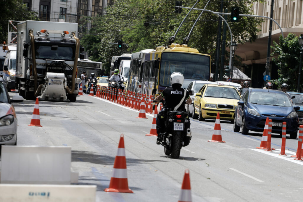 Ο «Μεγάλος Περίπατος» έφερε και μεγάλο... μποτιλιάρισμα: Τα οχήματα αυξήθηκαν κατά 50% - Media