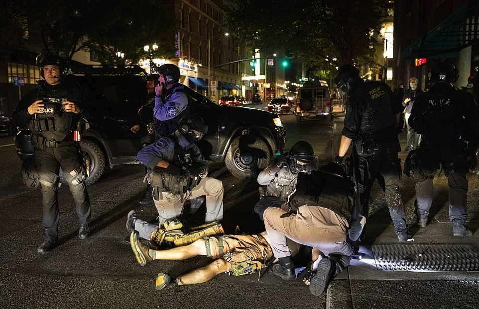 Νεκρός από σφαίρες στο Πόρτλαντ – Σε συγκρούσεις υποστηρικτών και αντιπάλων του Τραμπ - Media