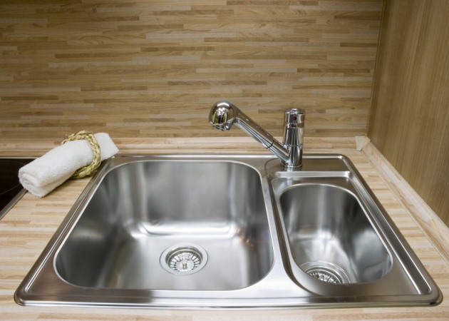 Πώς ξεβουλώνει ο νεροχύτης και πώς φεύγουν άλατα και δυσάρεστες μυρωδιές (Videos) - Media