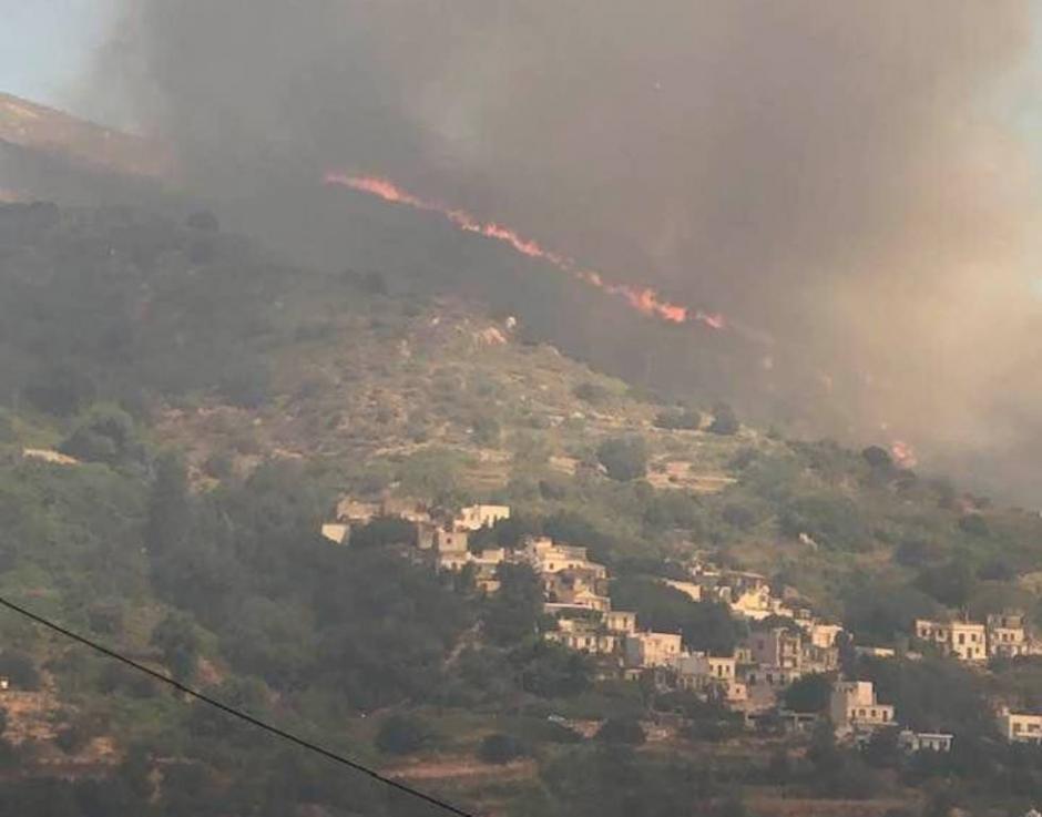 Πυρκαγιά στην ορεινή Νάξο – Εκκενώνονται χωριά (Photos) - Media