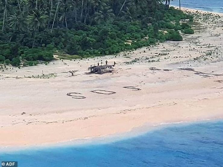 Τρεις ναυαγοί σε ένα μικρό νησί του Ειρηνικού έγραψαν SOS στην άμμο και εντοπίστηκαν από... μαχητικά αεροσκάφη - Media