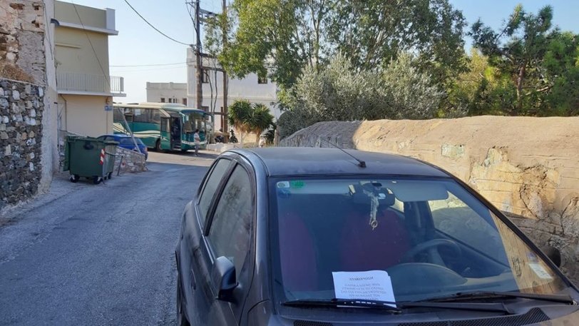 Σύρος: Πάρκαρε και έκλεισε τον δρόμο, δεν μπορούσε να περάσει το λεωφορείο - Media