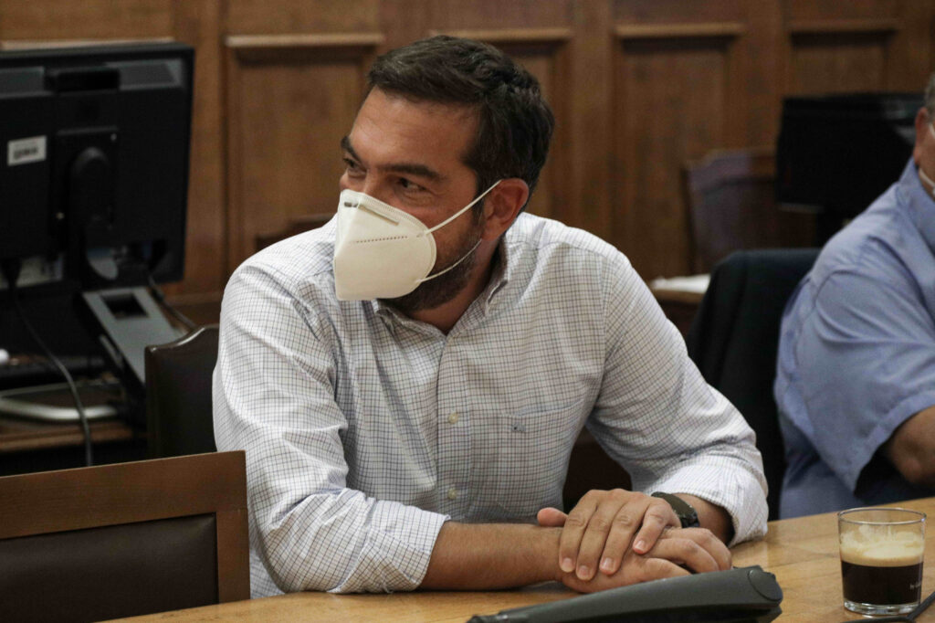 Με... μούσι και σούπερ προστατευτική μάσκα ο Αλέξης Τσίπρας στην ΚΟ του ΣΥΡΙΖΑ (Photos) - Media