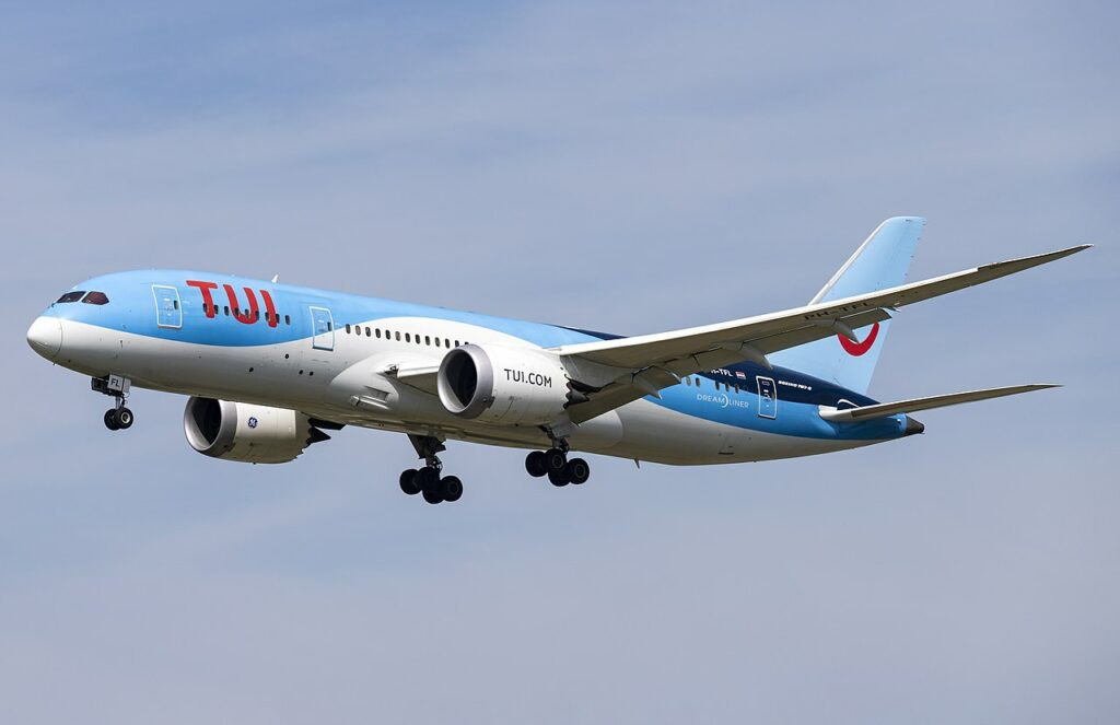 Απίστευτο ξέσπασμα επιβάτη της πτήσης της TUI με τα 16 κρούσματα: «Ήταν γεμάτη κορονηλίθιους» - Media