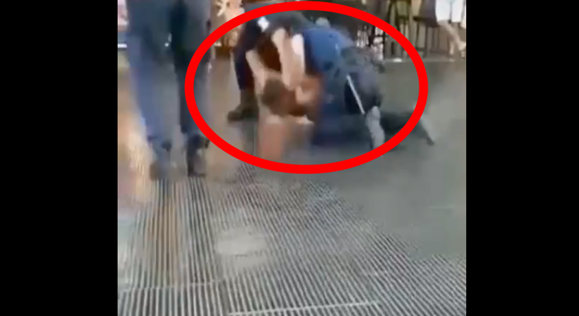 Θεσσαλονίκη: Αστυνομικοί έριξαν στο έδαφος και ξυλοκόπησαν νεαρό επειδή τους ειρωνεύτηκε (Video) - Media