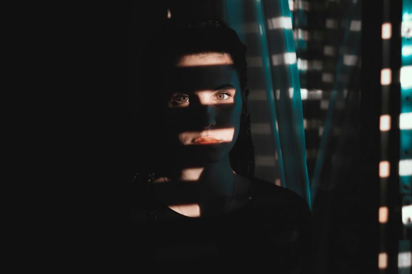 Ψυχική υγεία: Τρεις συμπεριφορές που αποκαλύπτουν ζήλια και φθόνο  - Media