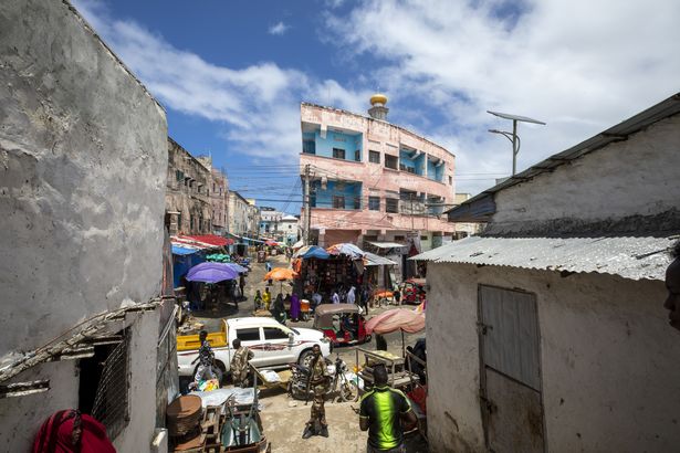 Έντεκα άνδρες βίασαν ομαδικά 19χρονη και την σκότωσαν – Την έριξαν από τον έκτο όροφο (Photo) - Media