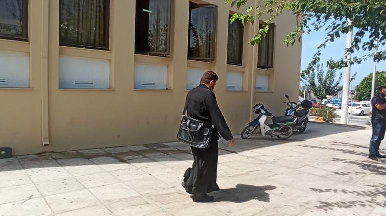 Σήμερα η δίκη του παπά για το κήρυγμα κατά της μάσκας - Media